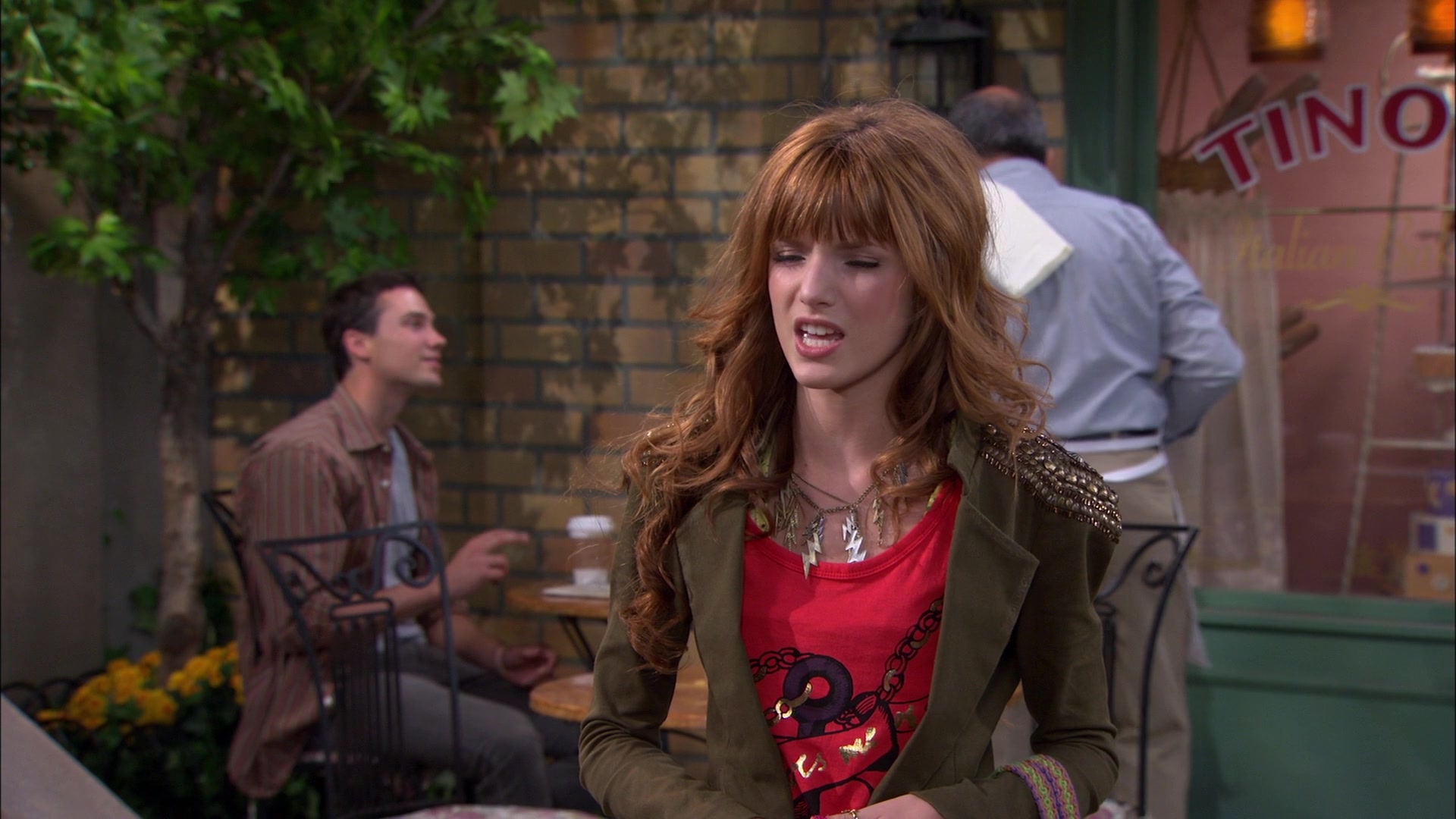 Shake_It_Up_S01E09_1080p_BTD_001715.jpg