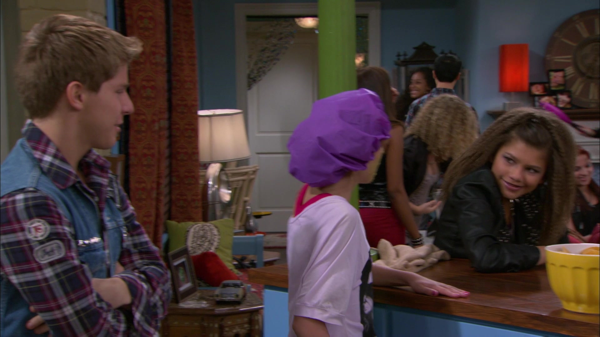 Shake_It_Up_S01E09_1080p_BTD_001978.jpg