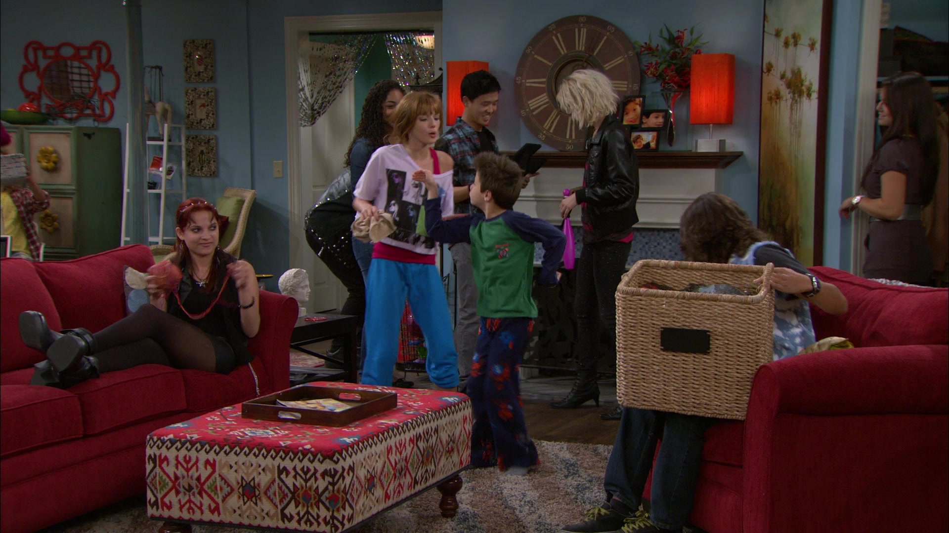 Shake_It_Up_S01E09_1080p_BTD_002039.jpg