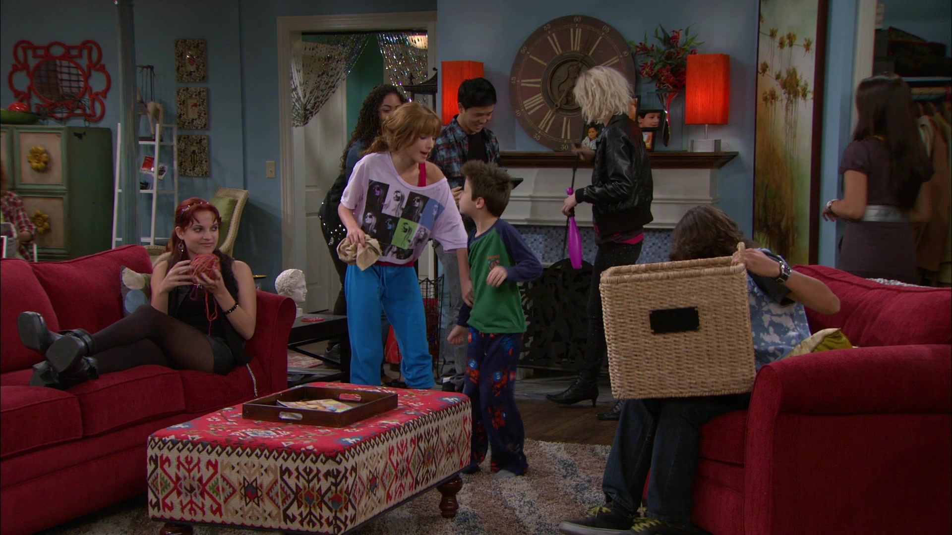 Shake_It_Up_S01E09_1080p_BTD_002040.jpg