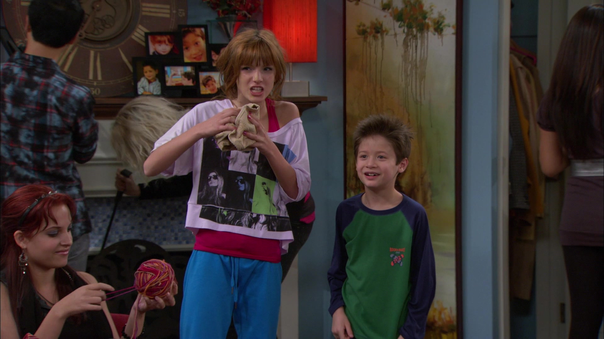 Shake_It_Up_S01E09_1080p_BTD_002052.jpg