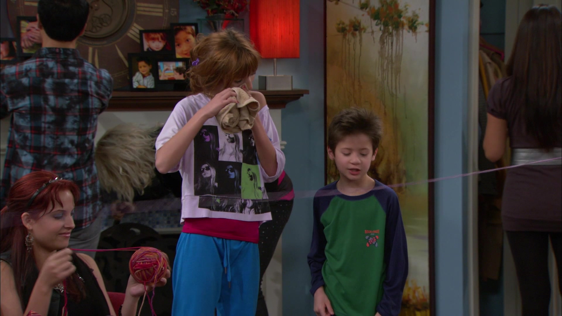 Shake_It_Up_S01E09_1080p_BTD_002056.jpg