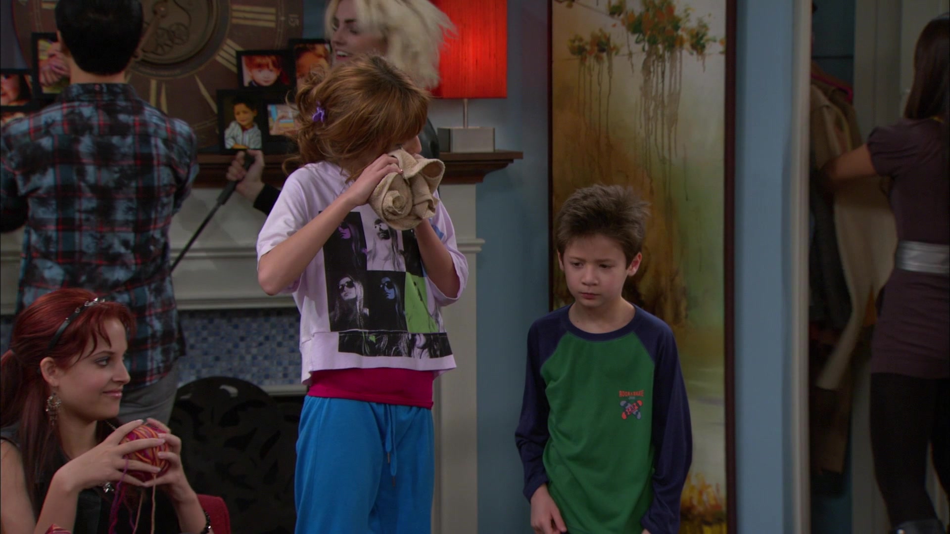 Shake_It_Up_S01E09_1080p_BTD_002060.jpg