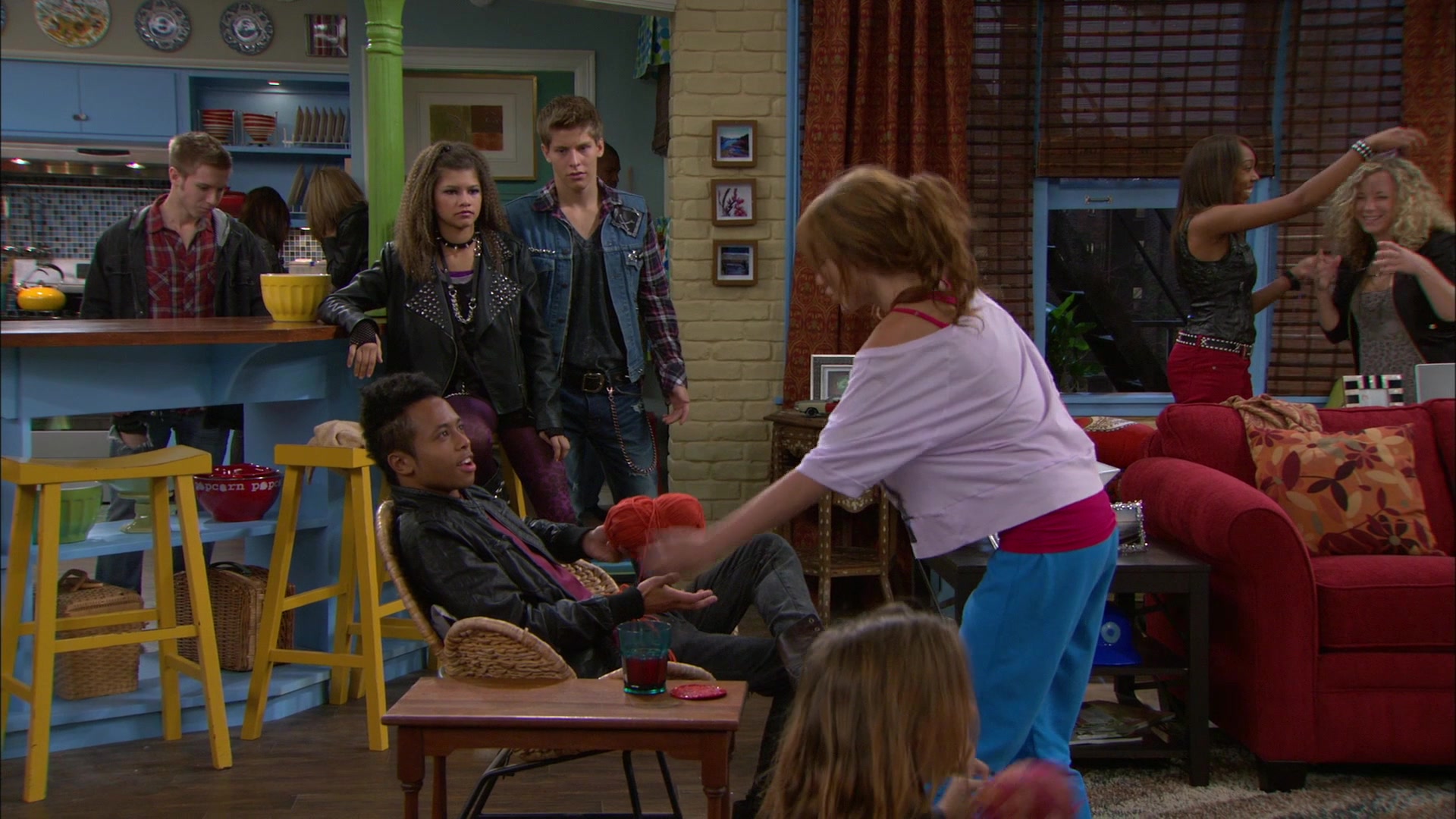 Shake_It_Up_S01E09_1080p_BTD_002155.jpg