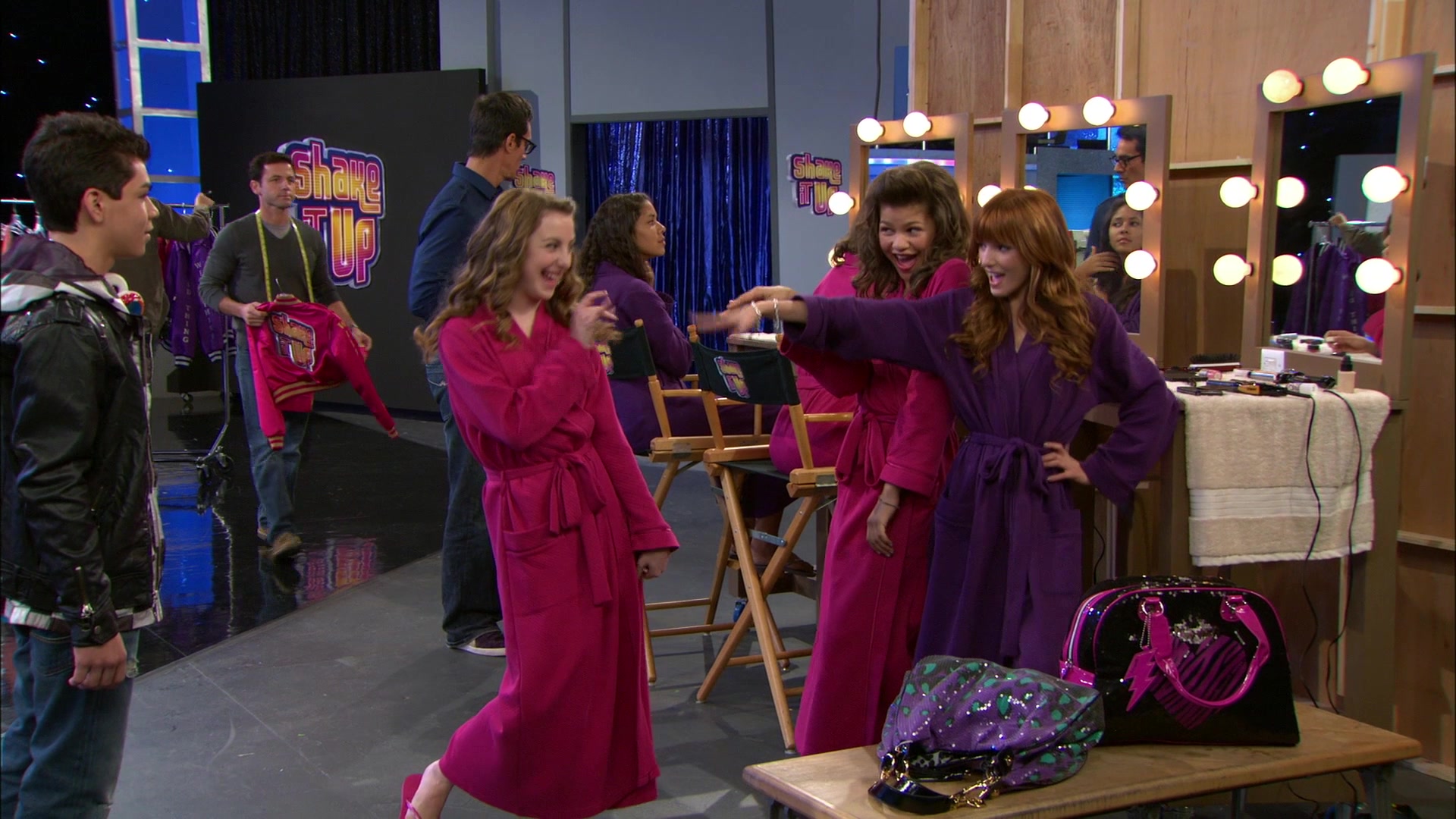 Shake_It_Up_S01E10_1080p_BTD_000125.jpg