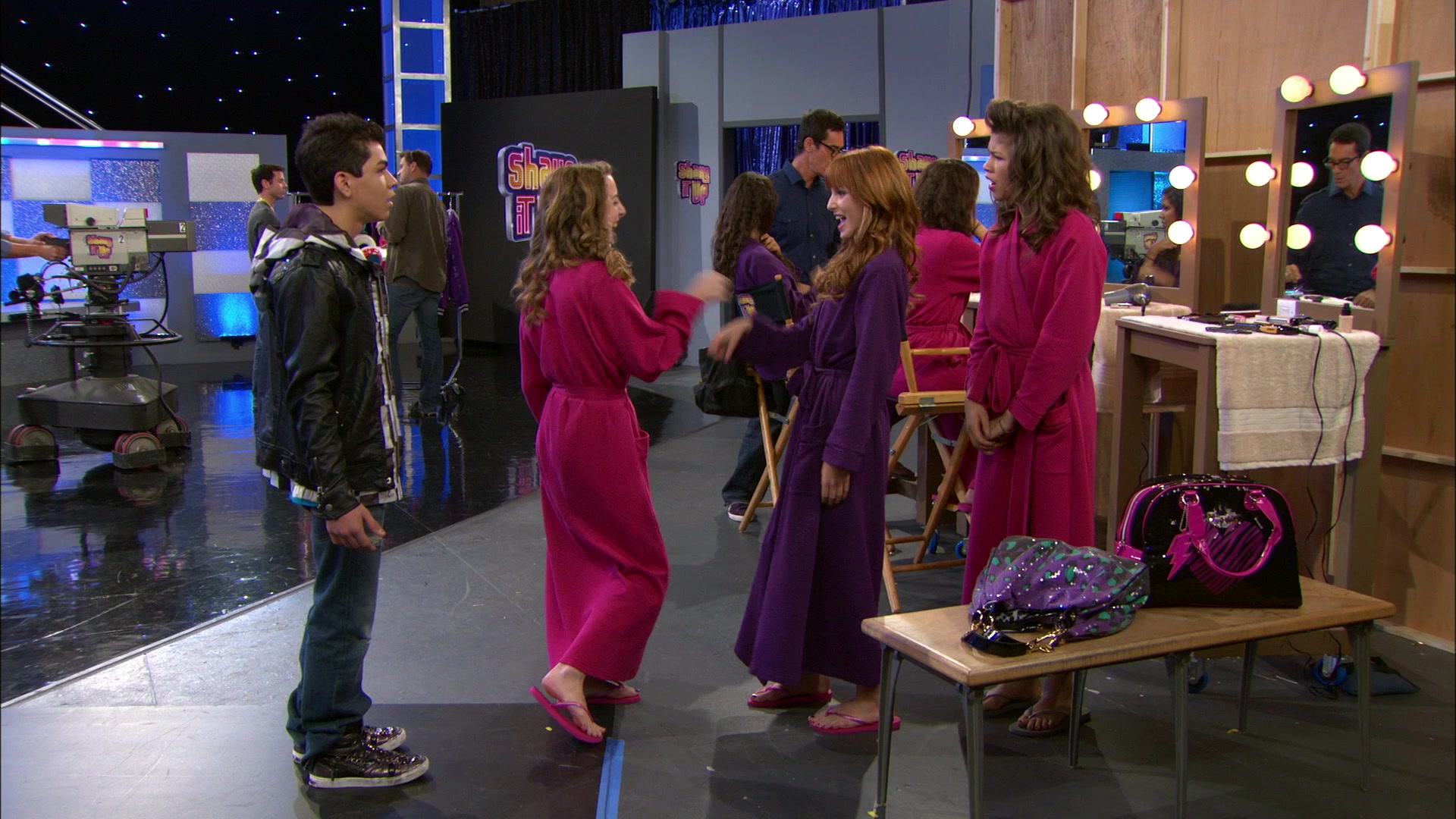 Shake_It_Up_S01E10_1080p_BTD_000213.jpg
