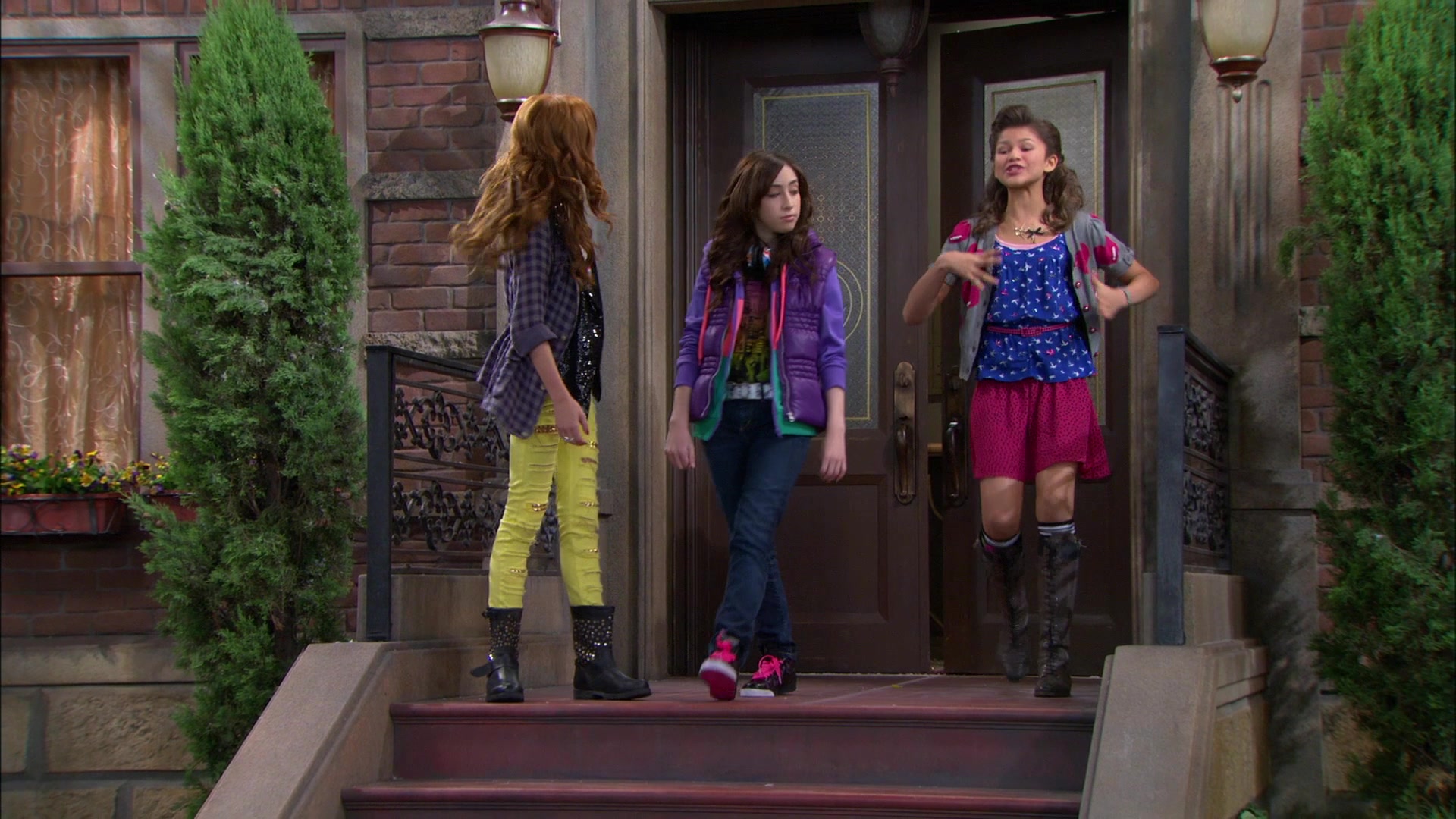 Shake_It_Up_S01E10_1080p_BTD_001318.jpg