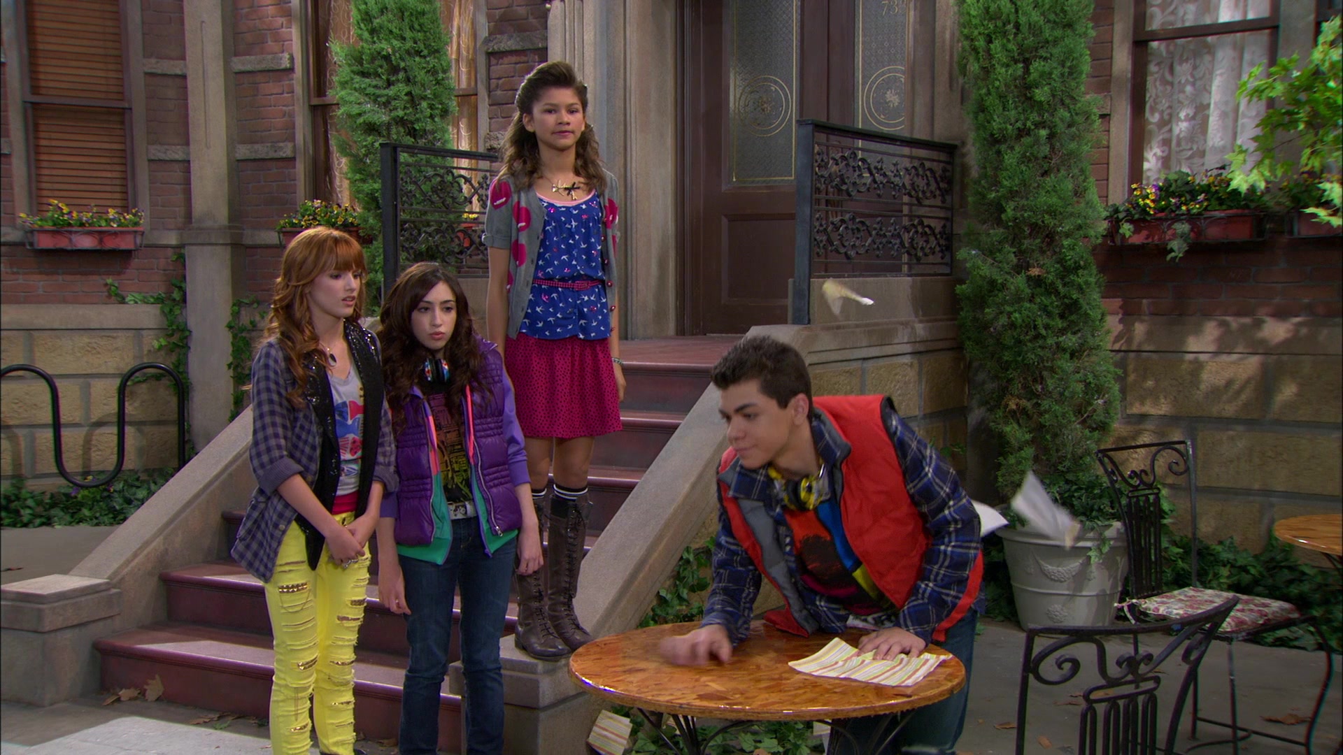 Shake_It_Up_S01E10_1080p_BTD_001395.jpg