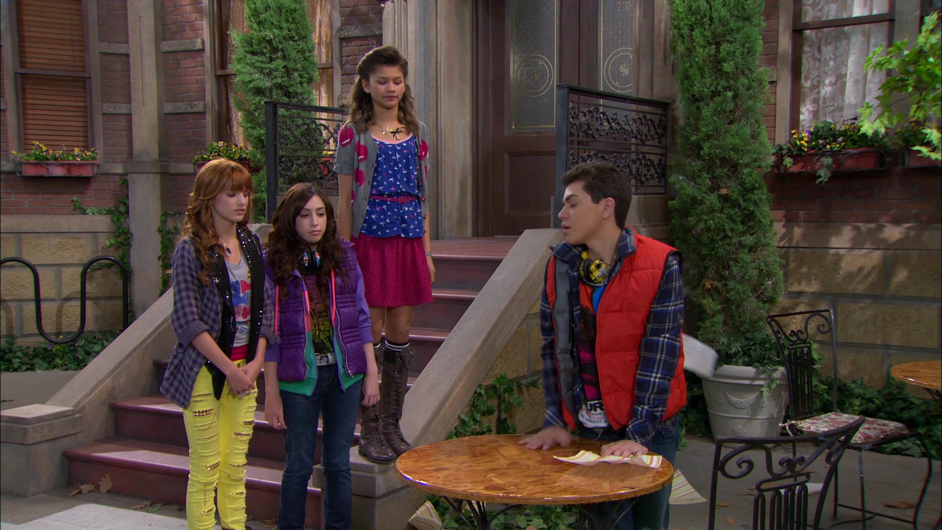 Shake_It_Up_S01E10_1080p_BTD_001397.jpg