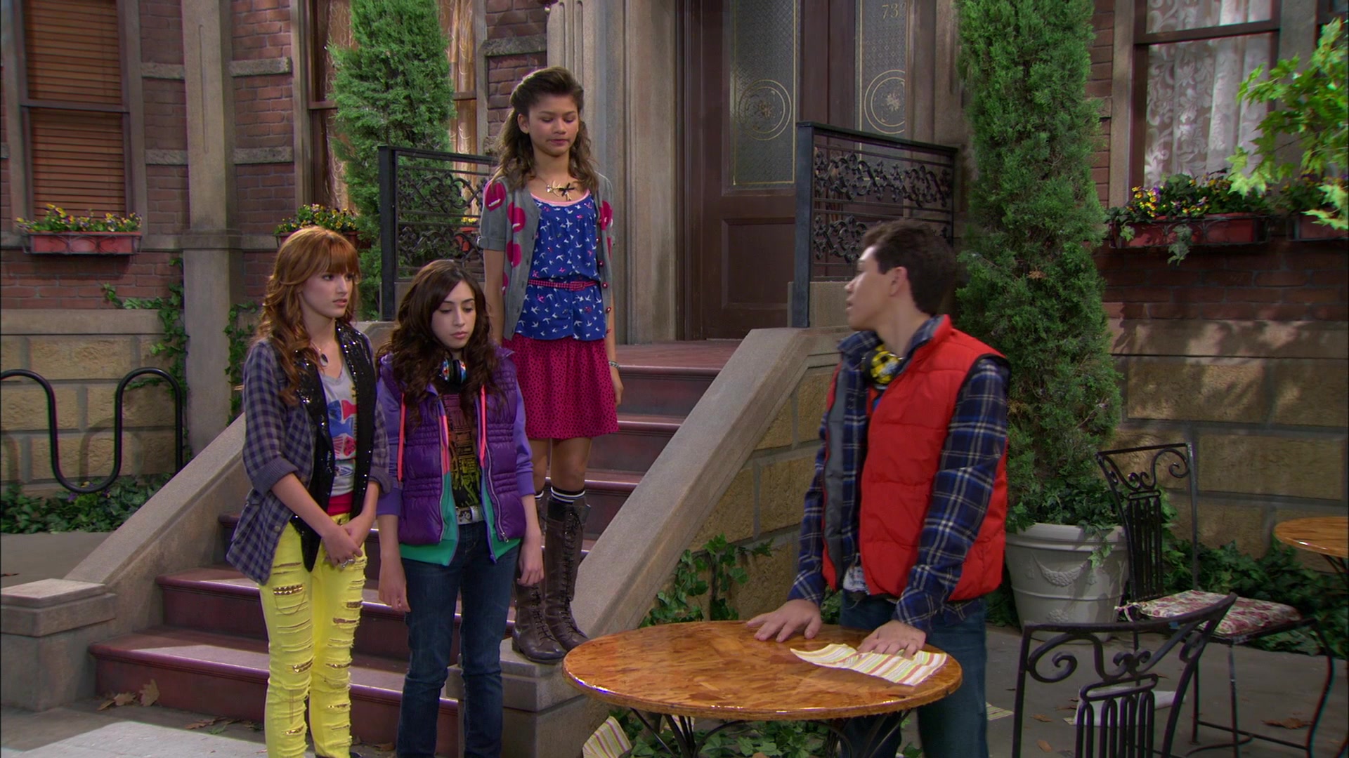 Shake_It_Up_S01E10_1080p_BTD_001398.jpg