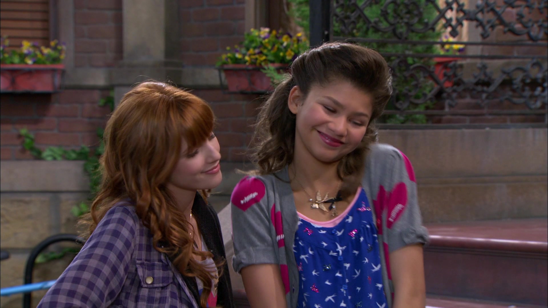 Shake_It_Up_S01E10_1080p_BTD_001479.jpg