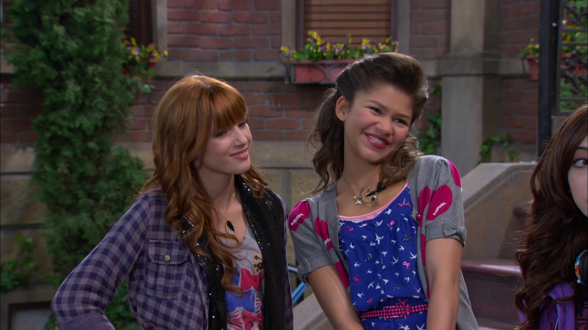 Shake_It_Up_S01E10_1080p_BTD_001498.jpg