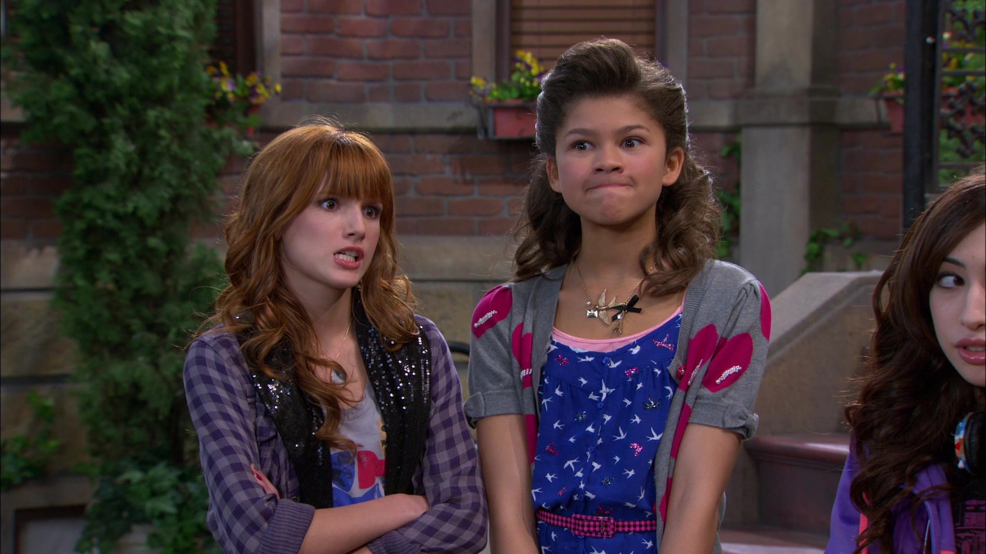 Shake_It_Up_S01E10_1080p_BTD_001520.jpg