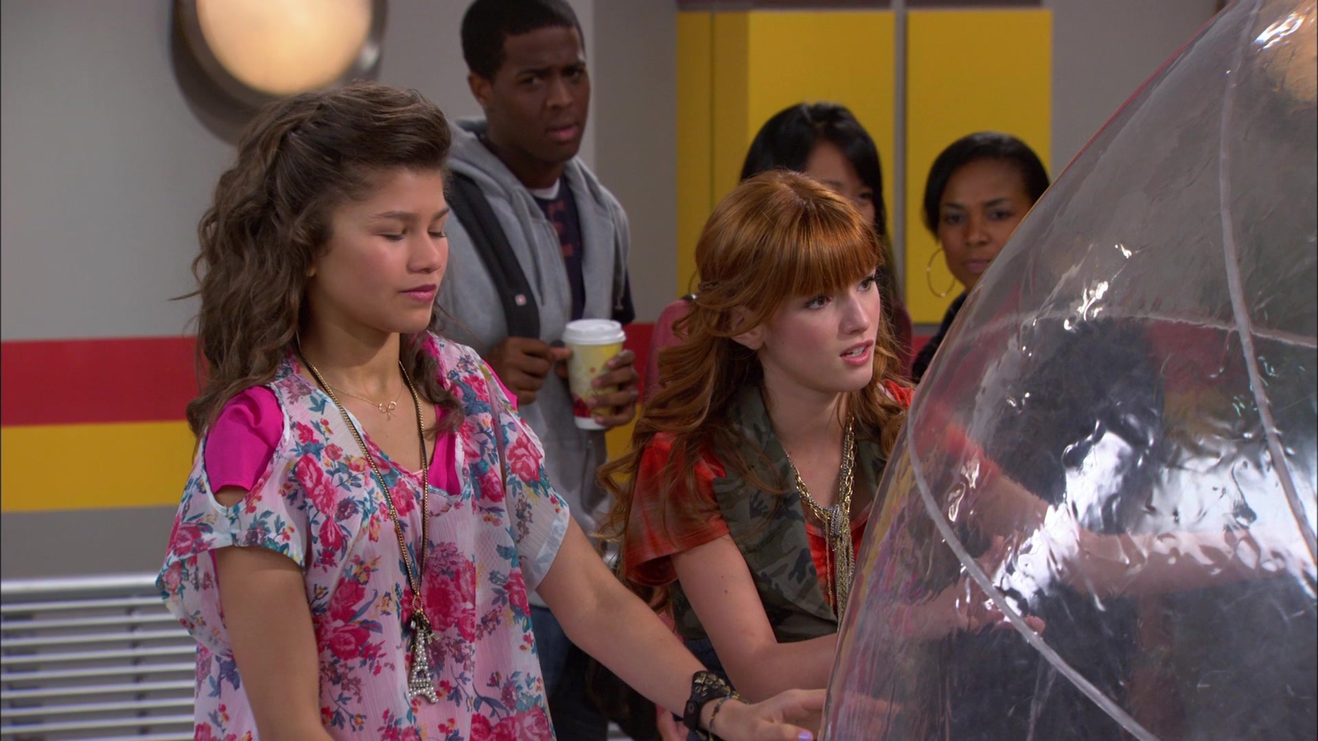 Shake_It_Up_S01E10_1080p_BTD_002931.jpg