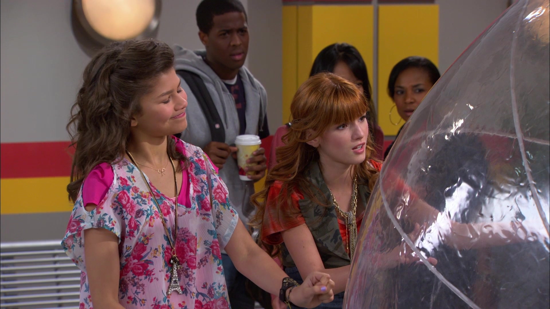 Shake_It_Up_S01E10_1080p_BTD_002933.jpg