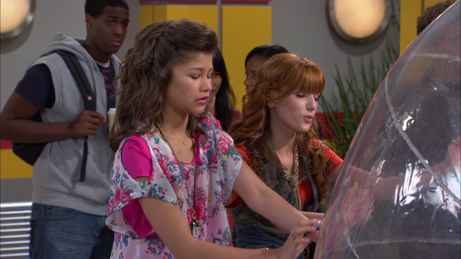 Shake_It_Up_S01E10_1080p_BTD_002982.jpg