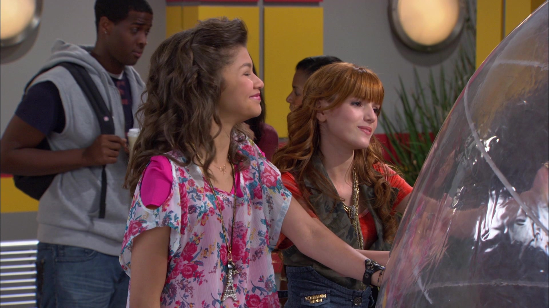 Shake_It_Up_S01E10_1080p_BTD_002993.jpg