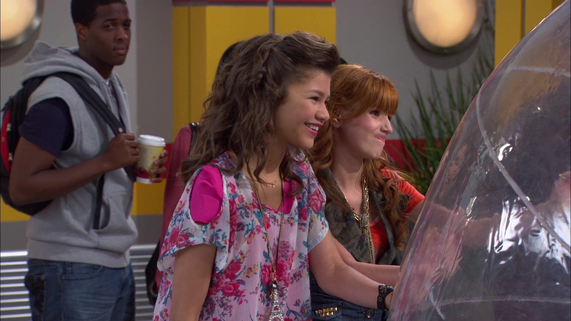 Shake_It_Up_S01E10_1080p_BTD_003003.jpg