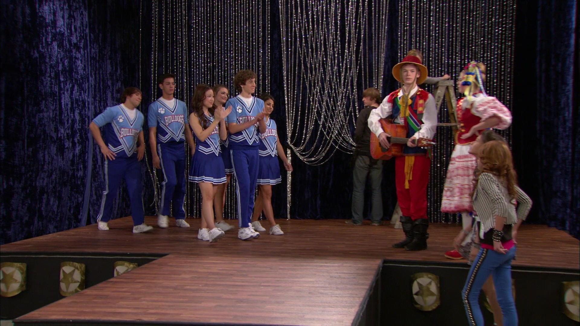 Shake_It_Up_S01E11_1080p_BTD_001068.jpg