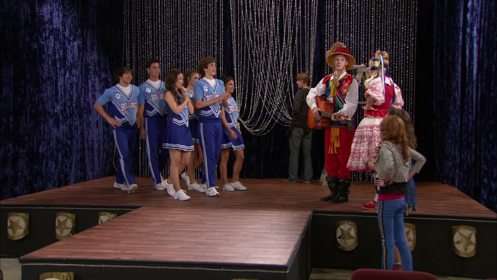 Shake_It_Up_S01E11_1080p_BTD_001069.jpg