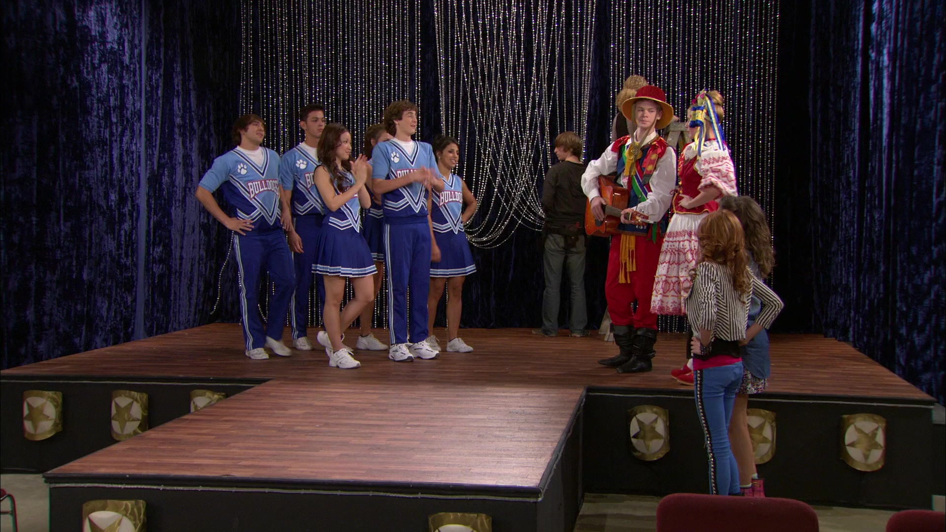 Shake_It_Up_S01E11_1080p_BTD_001070.jpg
