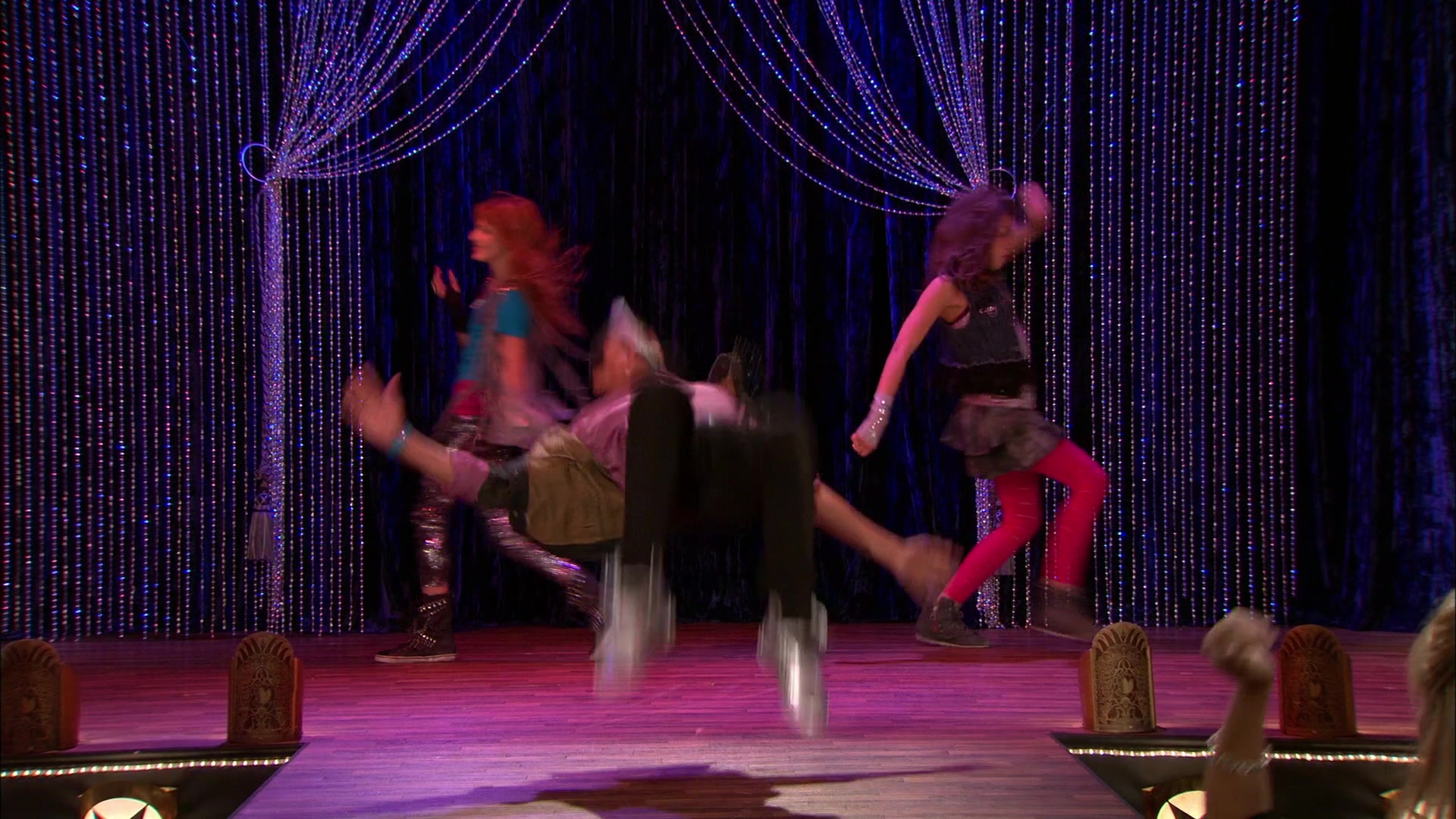 Shake_It_Up_S01E11_1080p_BTD_002587.jpg