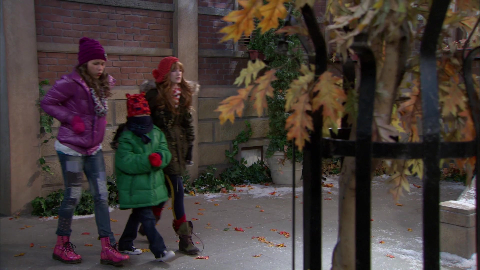 Shake_It_Up_S01E12_1080p_BTD_000017.jpg