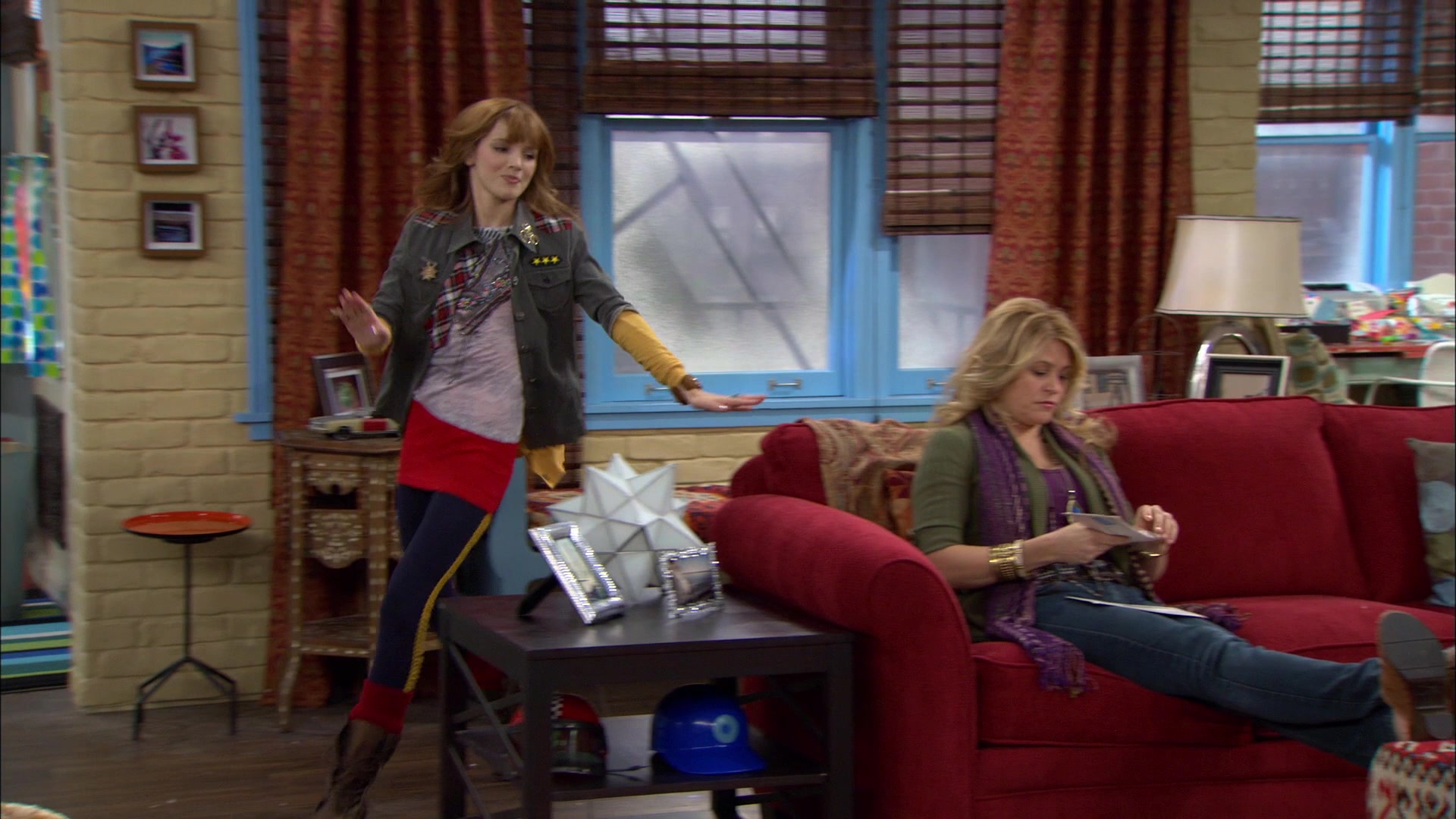 Shake_It_Up_S01E12_1080p_BTD_000269.jpg