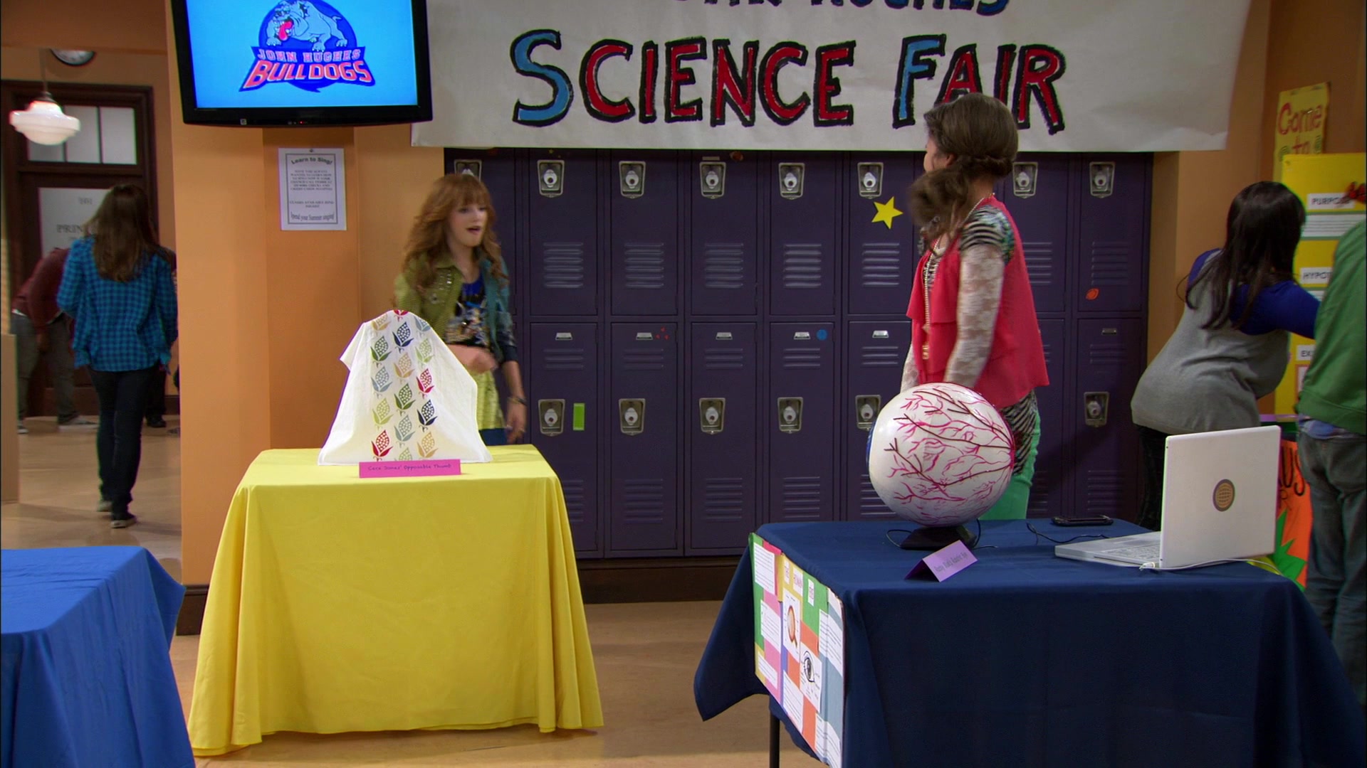 Shake_It_Up_S01E12_1080p_BTD_000606.jpg