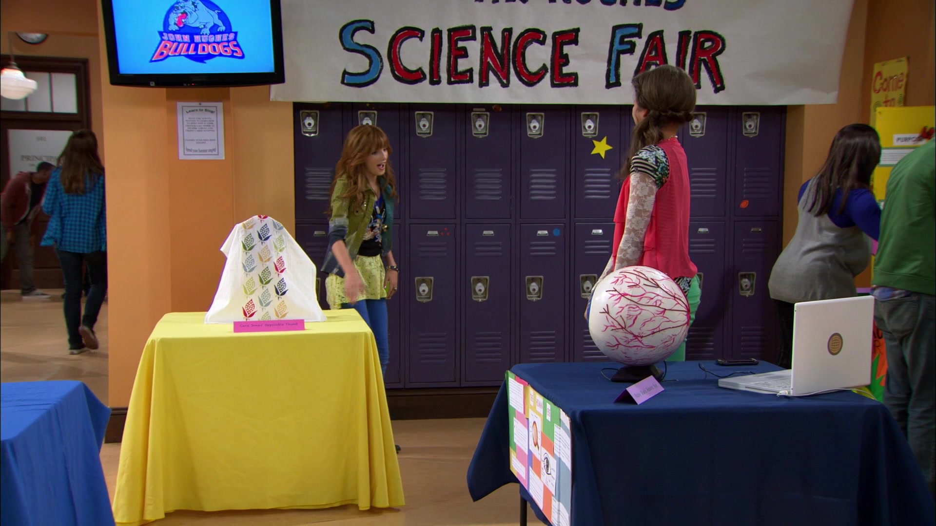 Shake_It_Up_S01E12_1080p_BTD_000607.jpg
