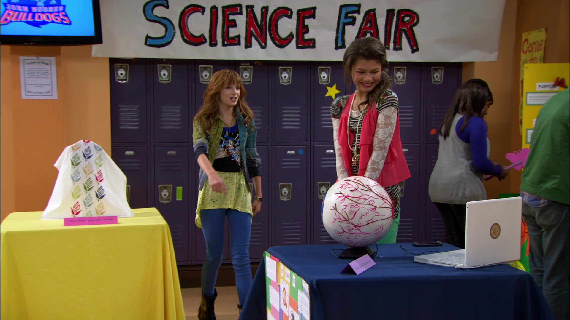 Shake_It_Up_S01E12_1080p_BTD_000611.jpg Shake_It_Up_S01E12_1080p_BTD_000611.jpg