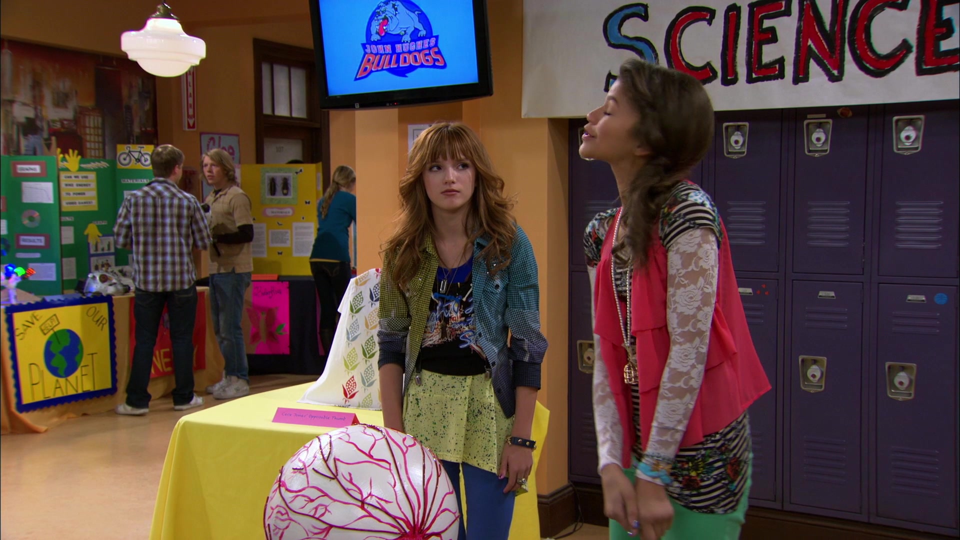 Shake_It_Up_S01E12_1080p_BTD_000624.jpg