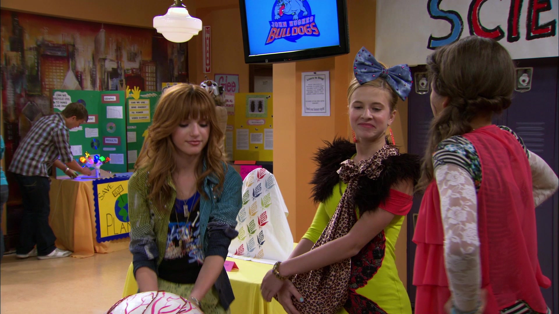 Shake_It_Up_S01E12_1080p_BTD_000660.jpg