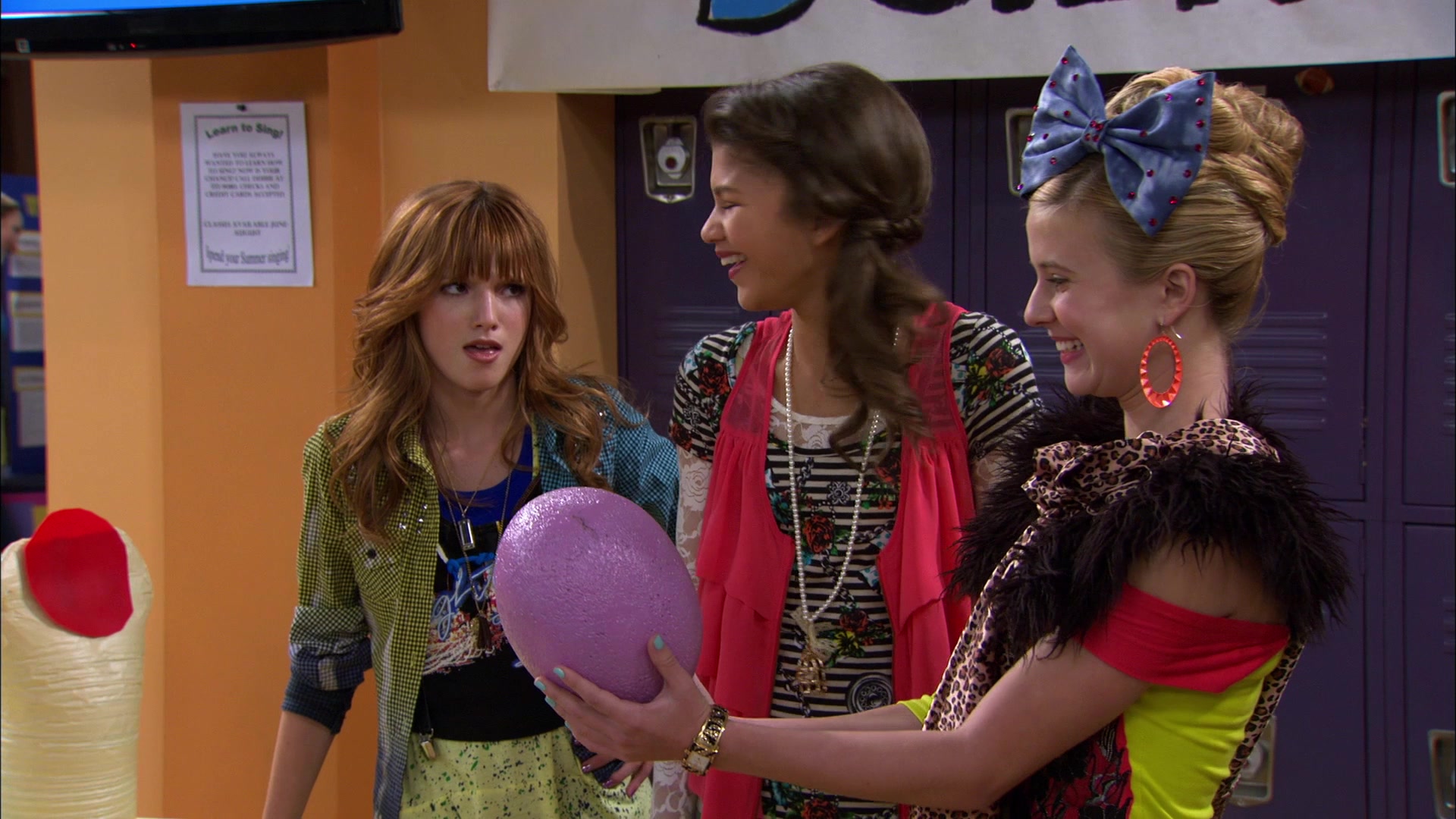Shake_It_Up_S01E12_1080p_BTD_000830.jpg