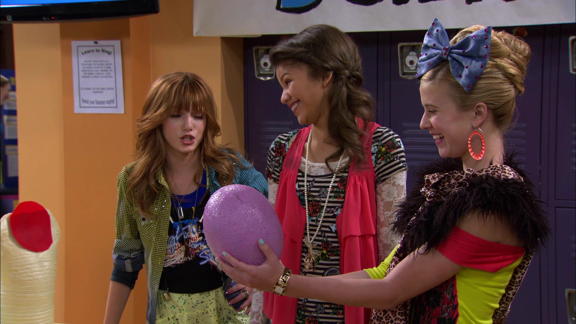 Shake_It_Up_S01E12_1080p_BTD_000832.jpg