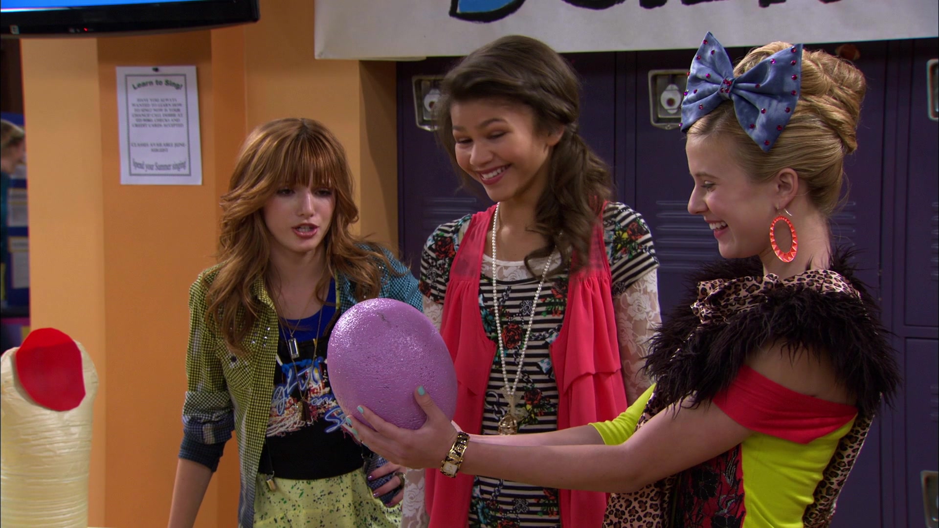 Shake_It_Up_S01E12_1080p_BTD_000833.jpg
