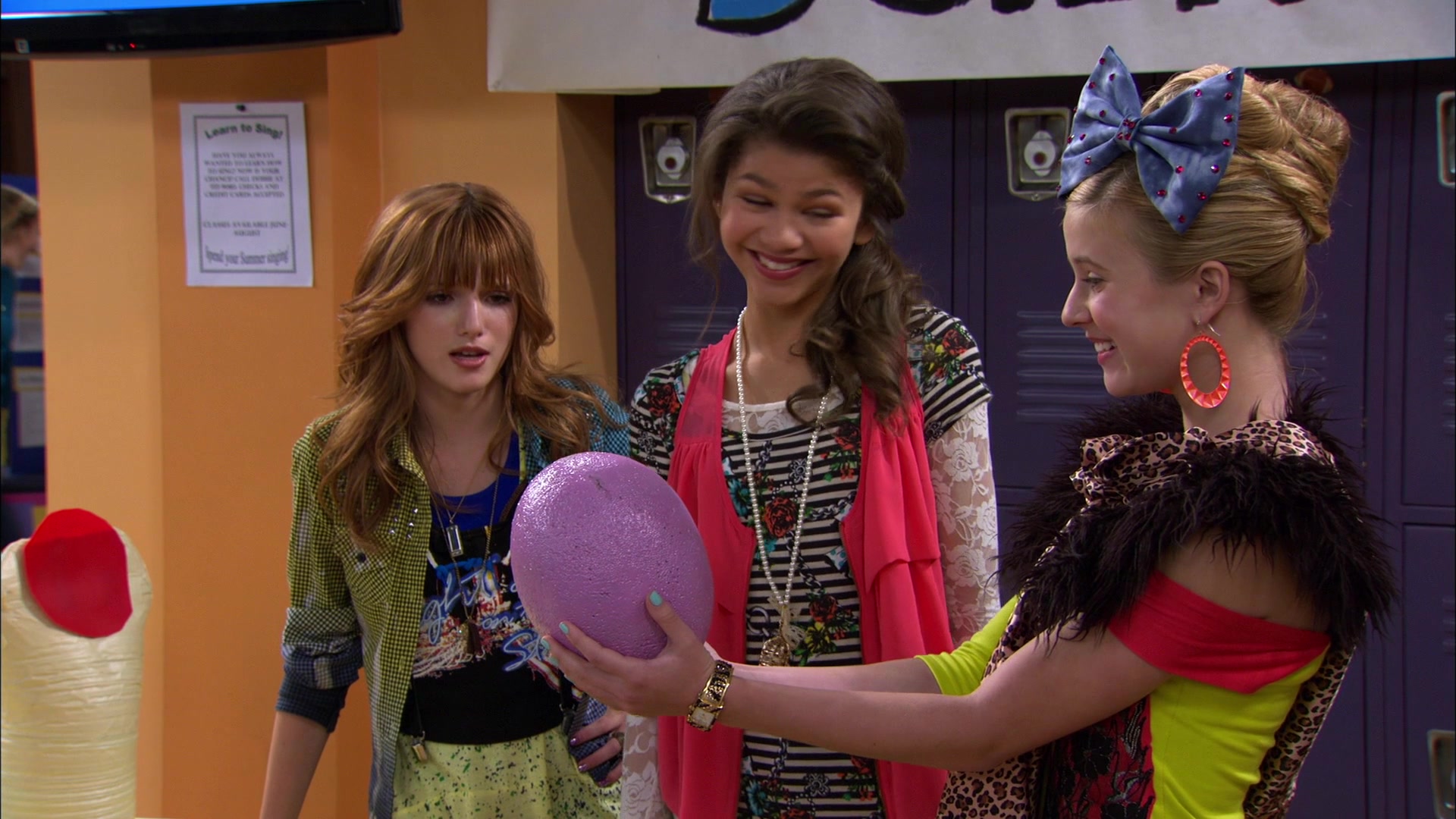 Shake_It_Up_S01E12_1080p_BTD_000834.jpg