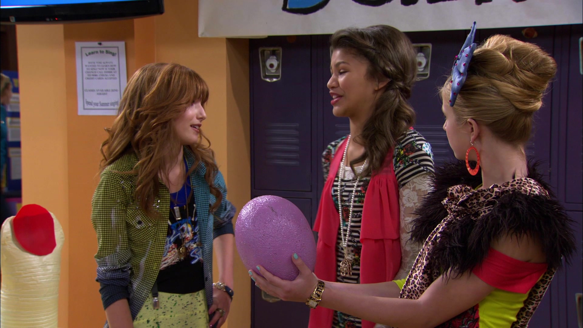 Shake_It_Up_S01E12_1080p_BTD_000839.jpg