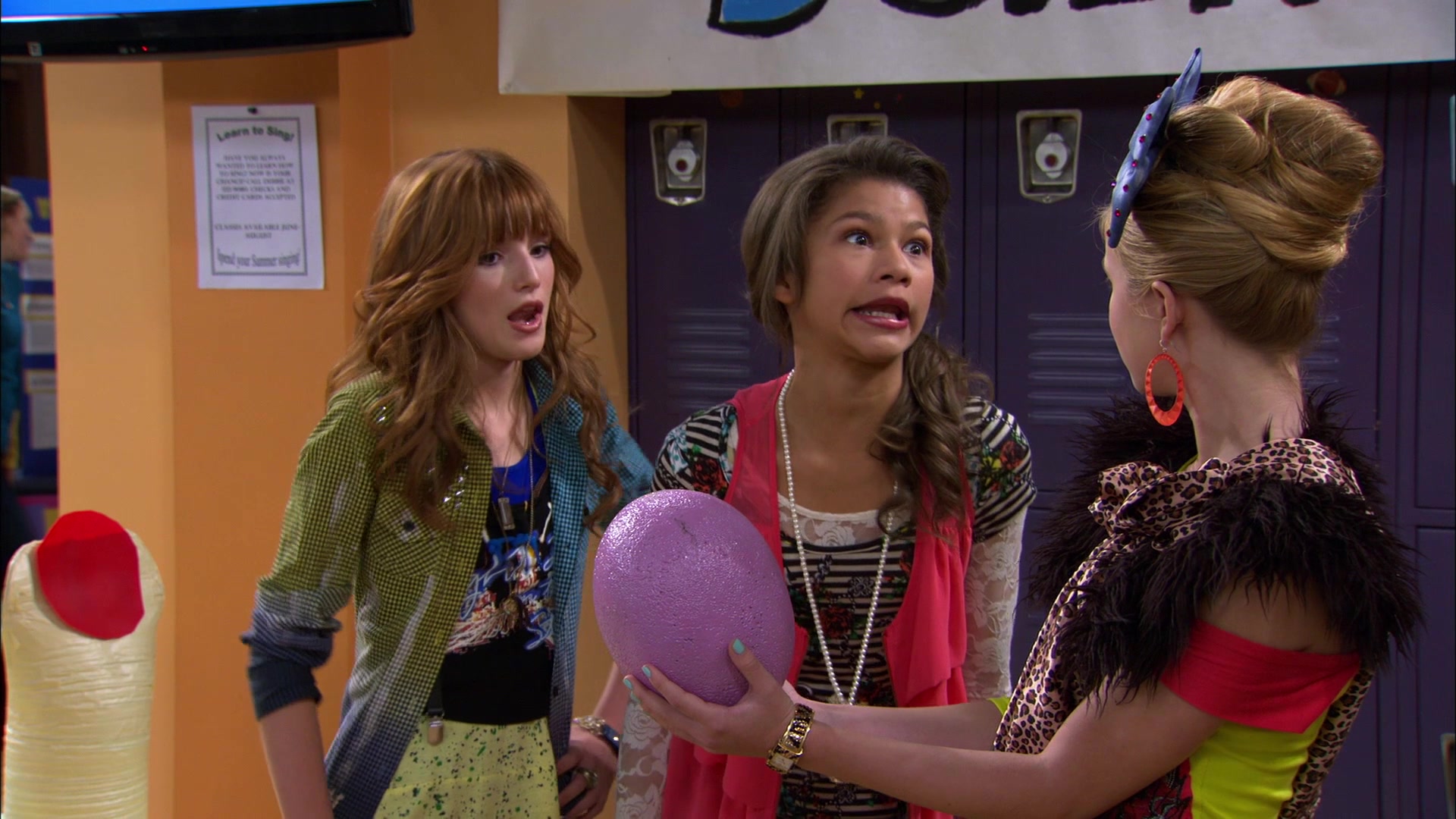 Shake_It_Up_S01E12_1080p_BTD_000843.jpg