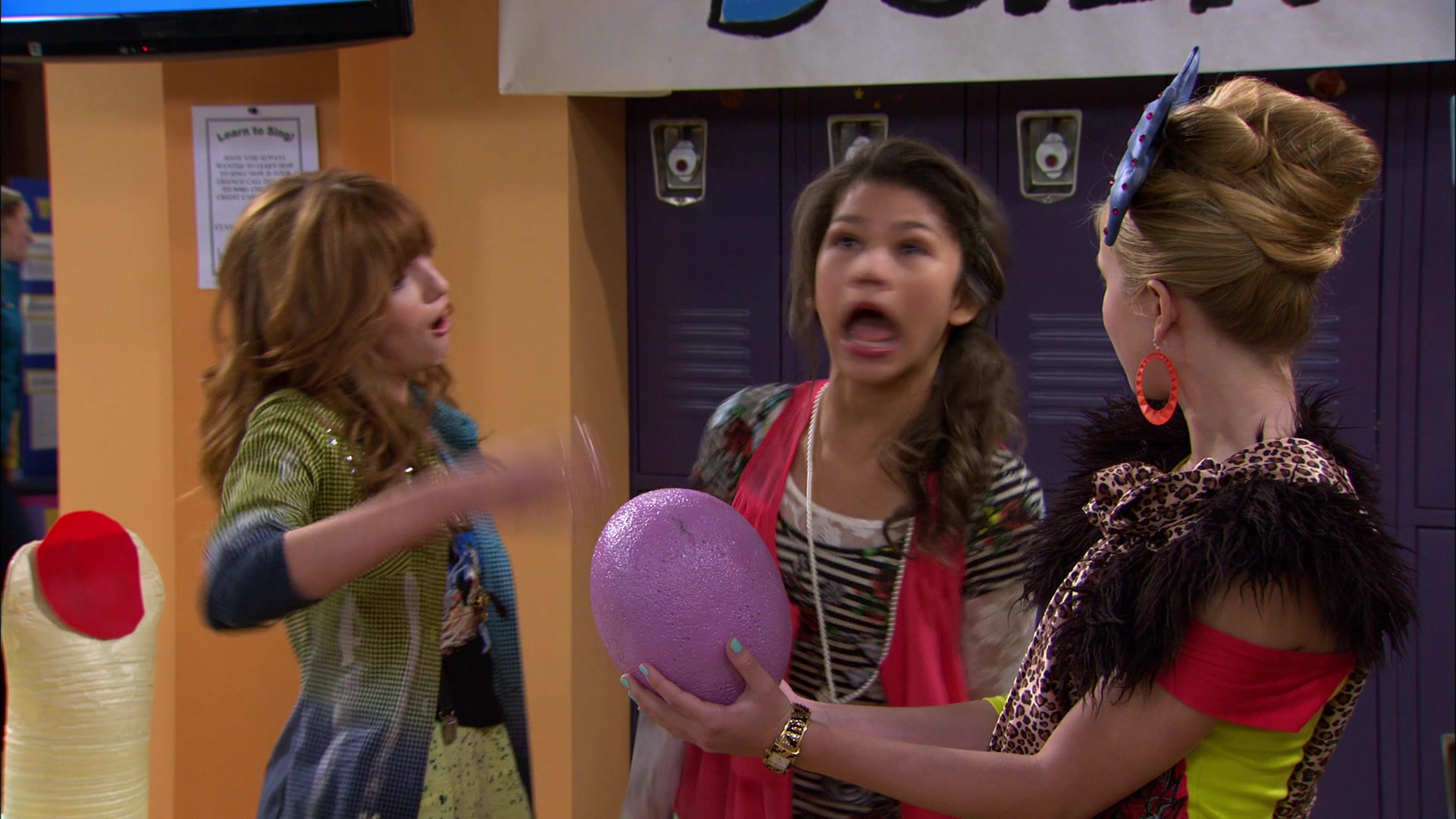 Shake_It_Up_S01E12_1080p_BTD_000844.jpg