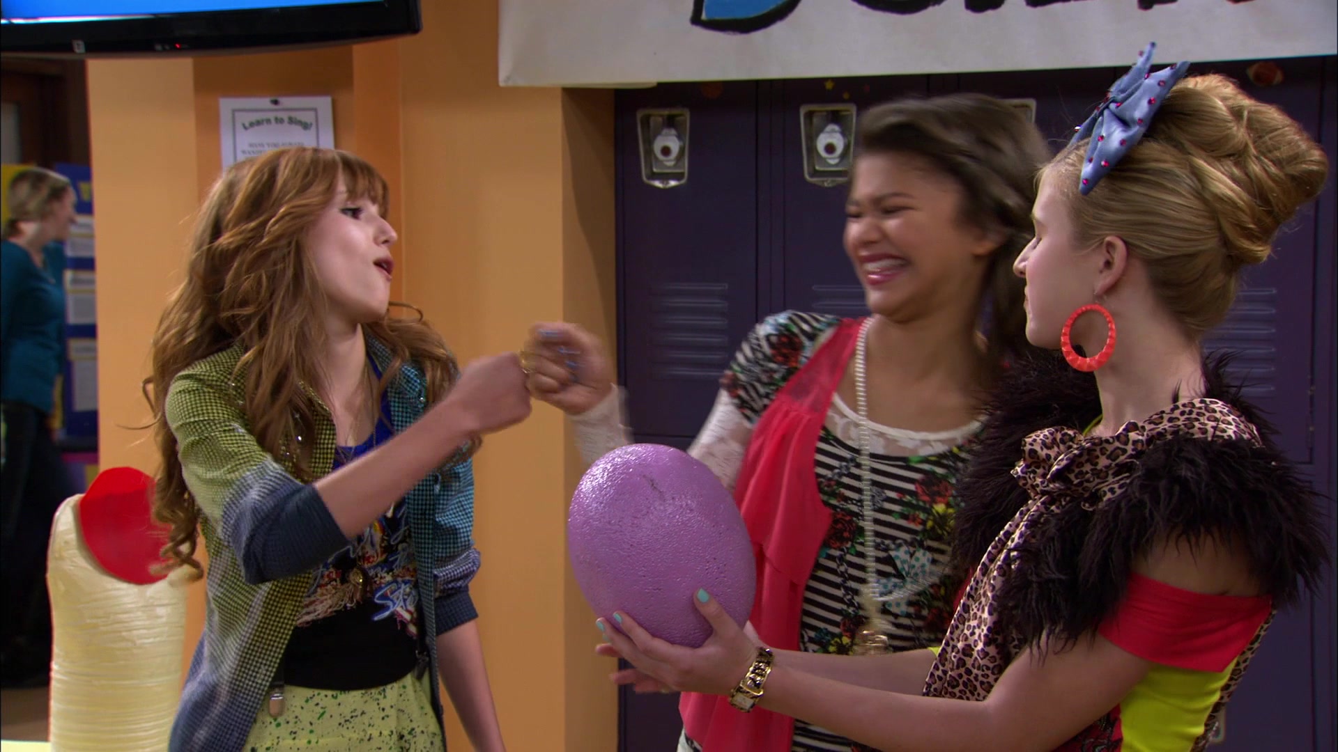 Shake_It_Up_S01E12_1080p_BTD_000847.jpg