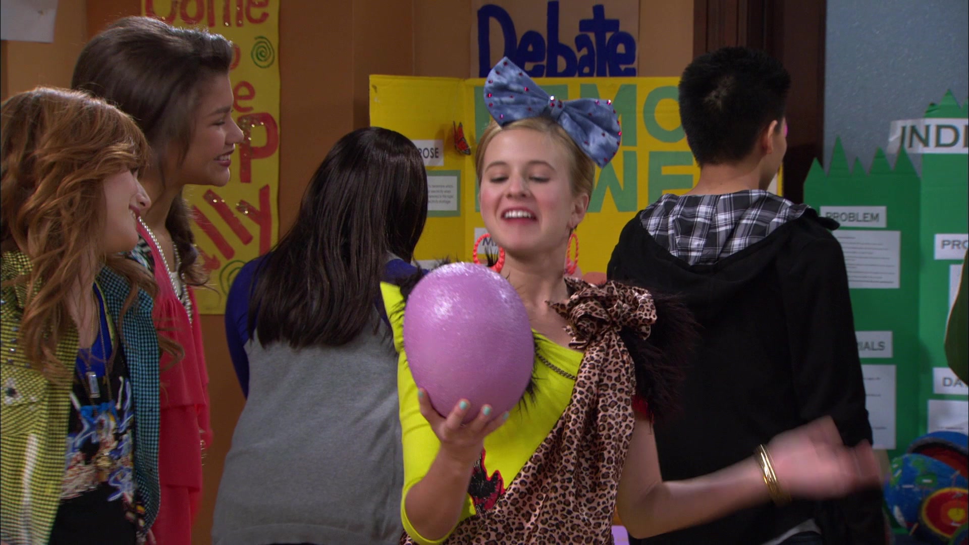 Shake_It_Up_S01E12_1080p_BTD_000850.jpg