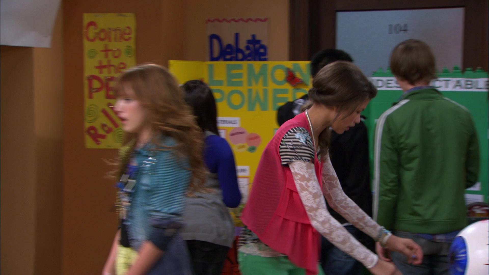 Shake_It_Up_S01E12_1080p_BTD_000914.jpg Shake_It_Up_S01E12_1080p_BTD_000914.jpg