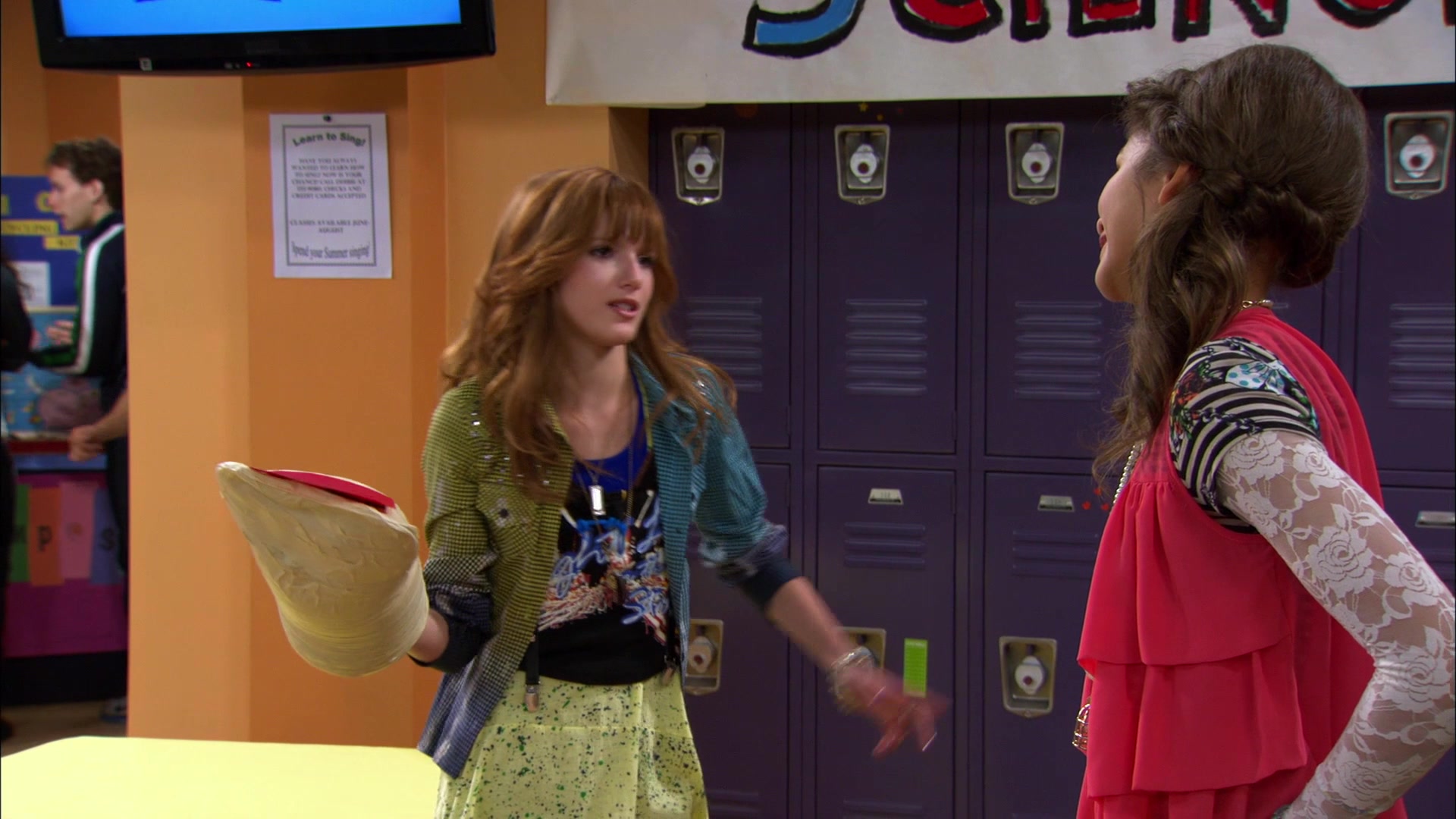 Shake_It_Up_S01E12_1080p_BTD_001001.jpg