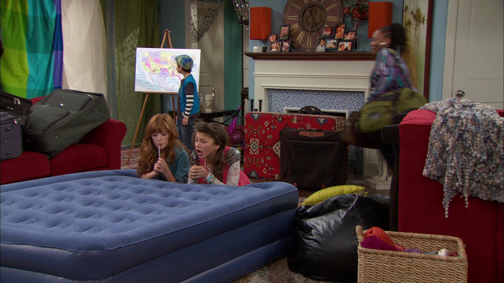 Shake_It_Up_S01E12_1080p_BTD_001041.jpg