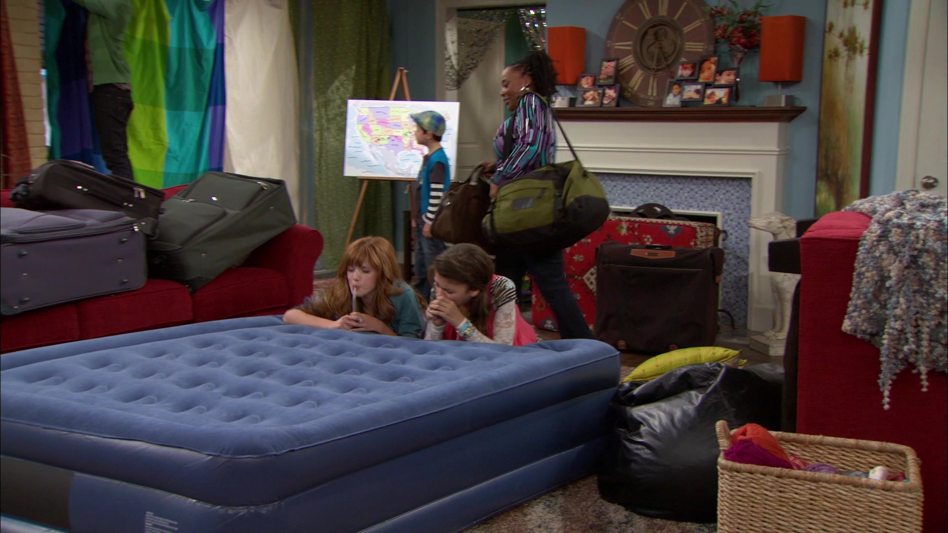 Shake_It_Up_S01E12_1080p_BTD_001043.jpg