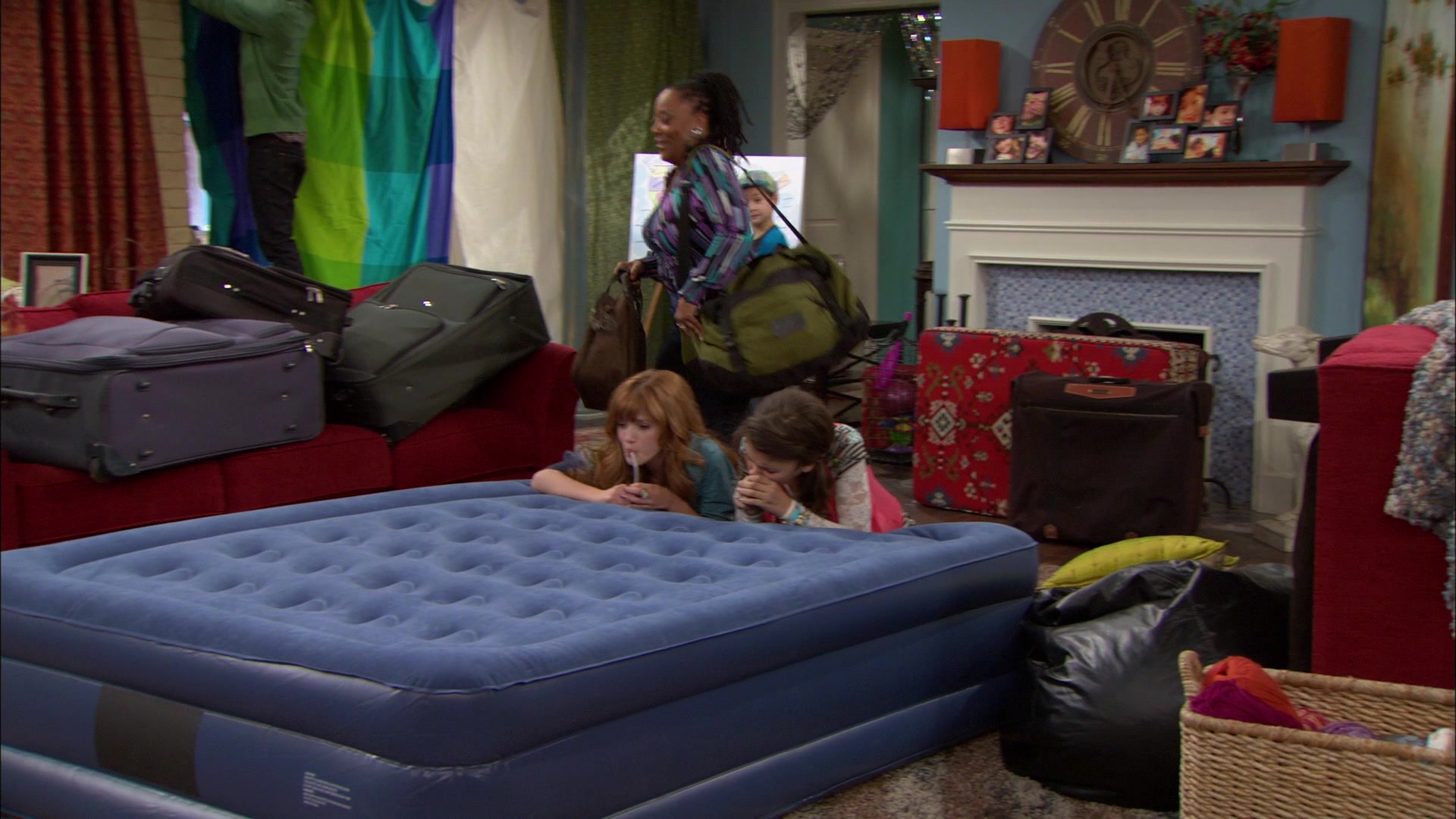 Shake_It_Up_S01E12_1080p_BTD_001044.jpg