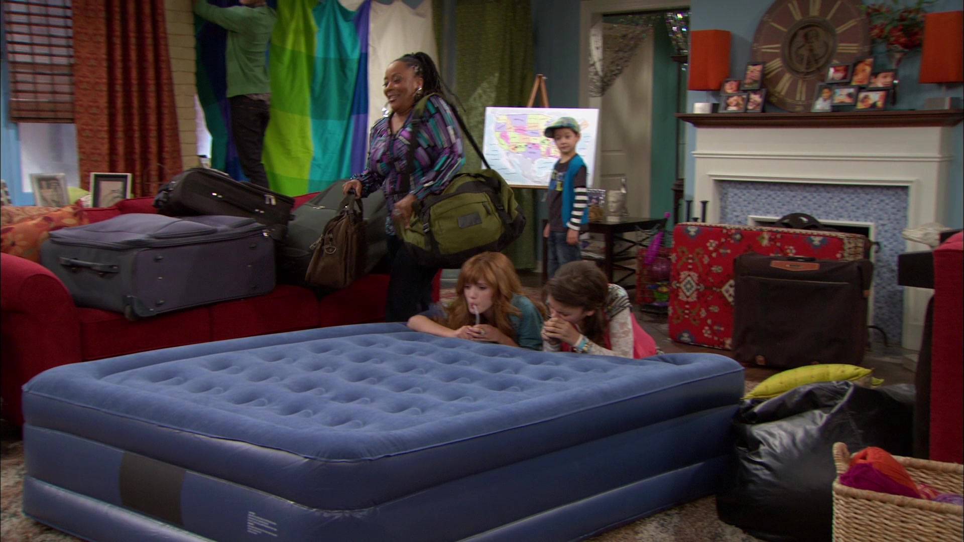 Shake_It_Up_S01E12_1080p_BTD_001045.jpg