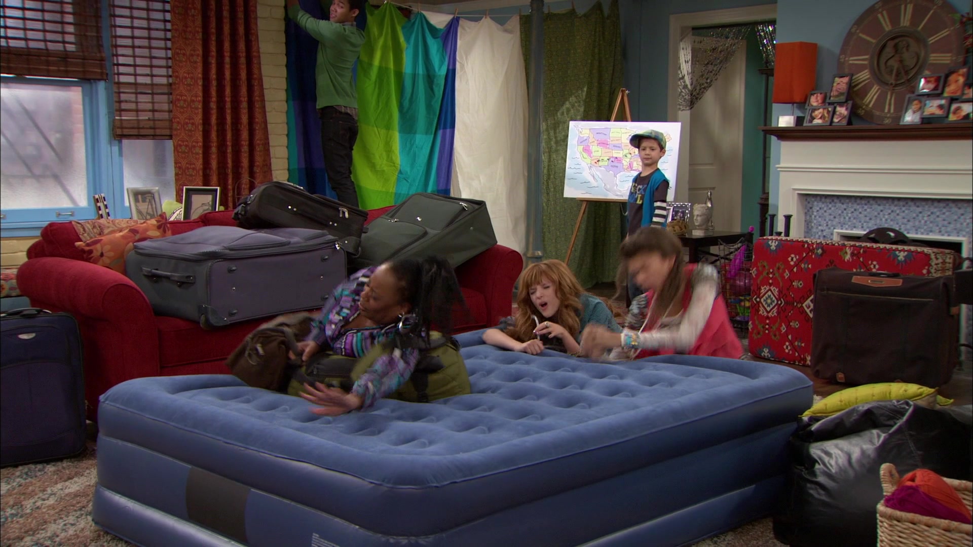 Shake_It_Up_S01E12_1080p_BTD_001047.jpg