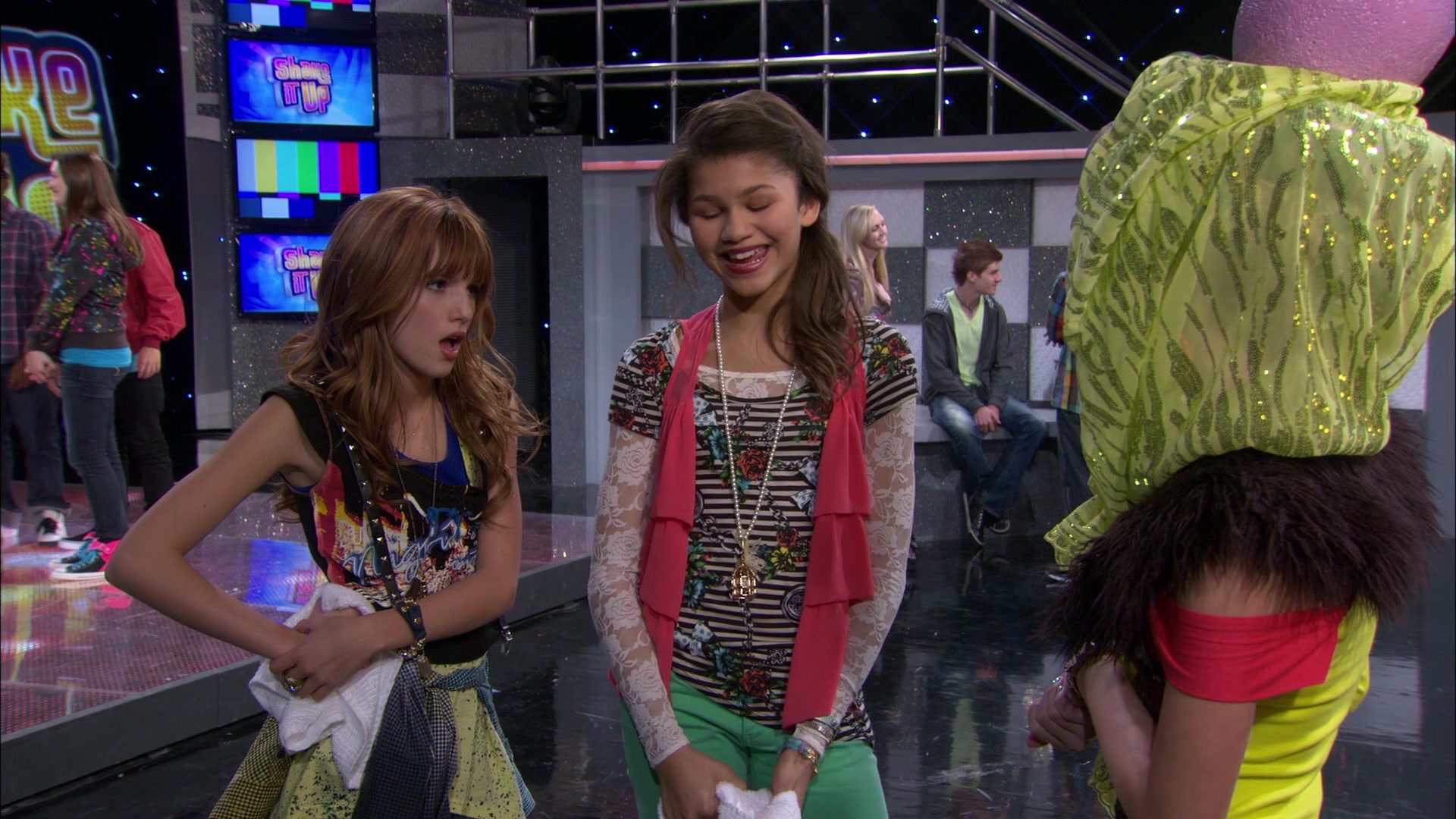 Shake_It_Up_S01E12_1080p_BTD_001764.jpg